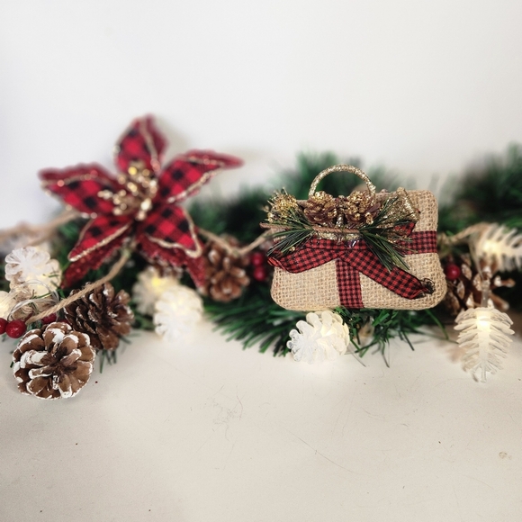 PRESENT & BOW CLIP ON CHRISTMAS ORNAMENT - Picture 14 of 16